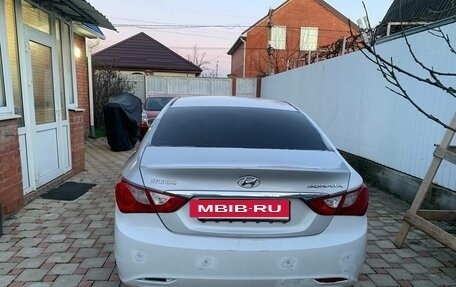 Hyundai Sonata VI, 2011 год, 750 000 рублей, 5 фотография