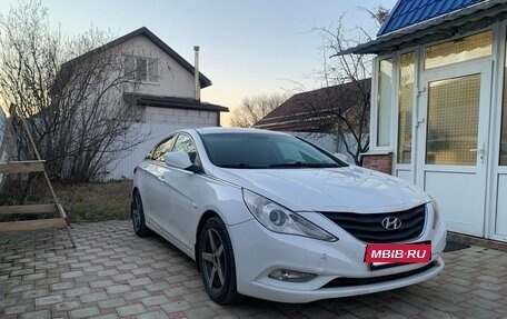 Hyundai Sonata VI, 2011 год, 750 000 рублей, 4 фотография
