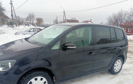 Volkswagen Touran III, 2011 год, 860 000 рублей, 3 фотография