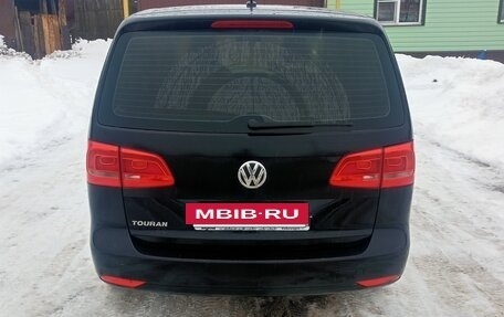 Volkswagen Touran III, 2011 год, 860 000 рублей, 4 фотография