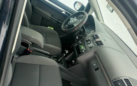 Volkswagen Touran III, 2011 год, 860 000 рублей, 7 фотография