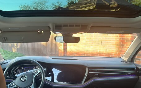 Volkswagen Touareg III, 2019 год, 4 970 000 рублей, 2 фотография