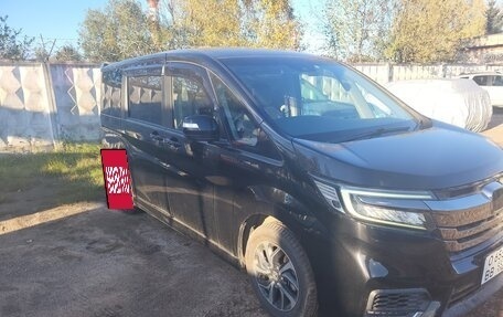 Honda Stepwgn IV, 2017 год, 2 300 000 рублей, 2 фотография