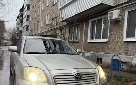 Toyota Avensis III рестайлинг, 2005 год, 660 000 рублей, 1 фотография