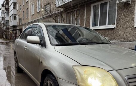 Toyota Avensis III рестайлинг, 2005 год, 660 000 рублей, 2 фотография
