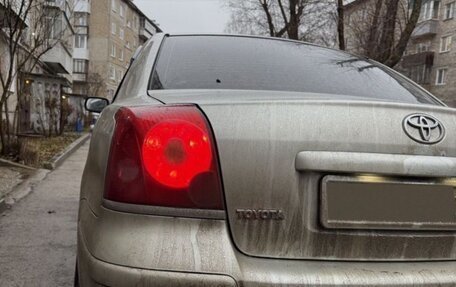 Toyota Avensis III рестайлинг, 2005 год, 660 000 рублей, 5 фотография