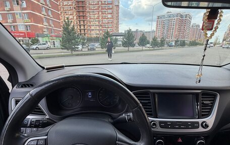 Hyundai Solaris II рестайлинг, 2018 год, 1 350 000 рублей, 21 фотография