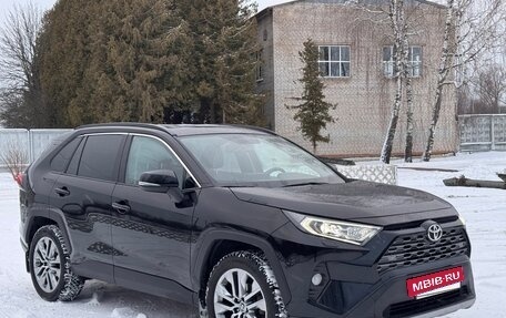 Toyota RAV4, 2021 год, 3 395 000 рублей, 9 фотография