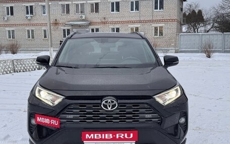 Toyota RAV4, 2021 год, 3 395 000 рублей, 10 фотография