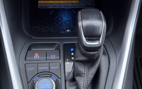 Toyota RAV4, 2021 год, 3 395 000 рублей, 15 фотография