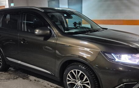 Mitsubishi Outlander III рестайлинг 3, 2018 год, 2 000 000 рублей, 2 фотография