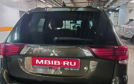 Mitsubishi Outlander III рестайлинг 3, 2018 год, 2 000 000 рублей, 3 фотография
