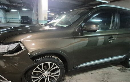 Mitsubishi Outlander III рестайлинг 3, 2018 год, 2 000 000 рублей, 4 фотография