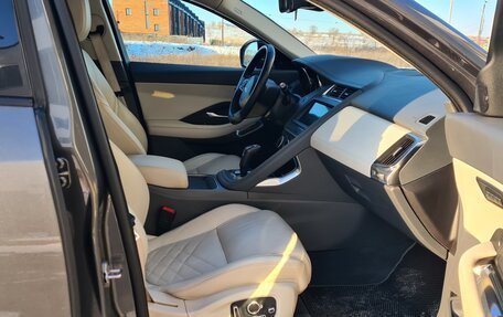 Jaguar E-Pace, 2019 год, 3 650 000 рублей, 17 фотография