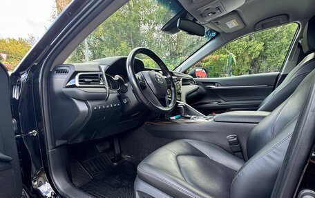 Toyota Camry, 2019 год, 3 280 000 рублей, 10 фотография