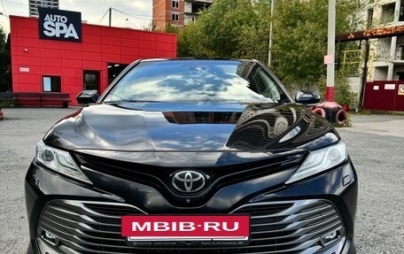 Toyota Camry, 2019 год, 3 280 000 рублей, 6 фотография