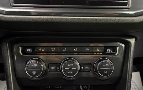 Volkswagen Tiguan II, 2017 год, 2 080 000 рублей, 24 фотография