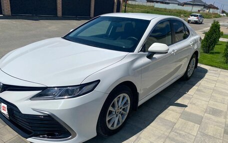 Toyota Camry, 2021 год, 2 449 000 рублей, 1 фотография