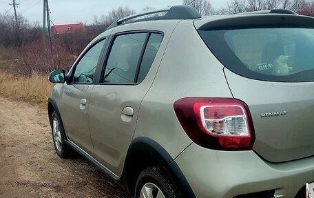 Renault Sandero II рестайлинг, 2015 год, 900 000 рублей, 1 фотография