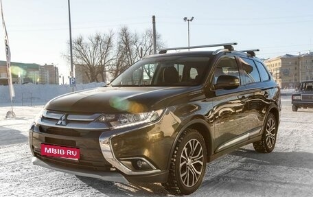 Mitsubishi Outlander III рестайлинг 3, 2018 год, 1 850 000 рублей, 1 фотография