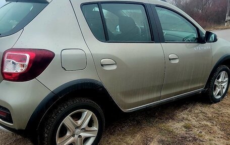 Renault Sandero II рестайлинг, 2015 год, 900 000 рублей, 4 фотография