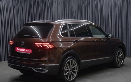 Volkswagen Tiguan II, 2020 год, 3 998 000 рублей, 5 фотография