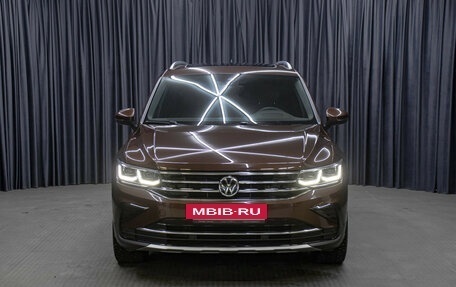Volkswagen Tiguan II, 2020 год, 3 998 000 рублей, 2 фотография