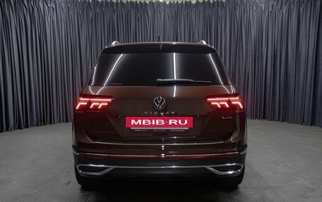 Volkswagen Tiguan II, 2020 год, 3 998 000 рублей, 6 фотография