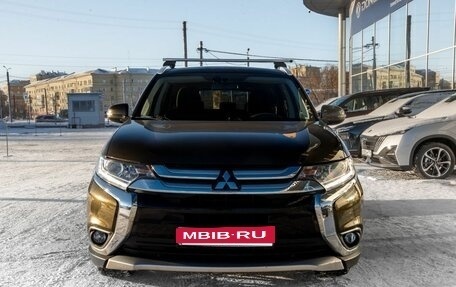 Mitsubishi Outlander III рестайлинг 3, 2018 год, 1 850 000 рублей, 2 фотография