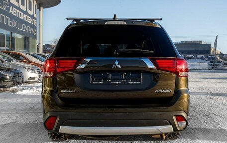 Mitsubishi Outlander III рестайлинг 3, 2018 год, 1 850 000 рублей, 6 фотография