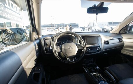 Mitsubishi Outlander III рестайлинг 3, 2018 год, 1 850 000 рублей, 8 фотография