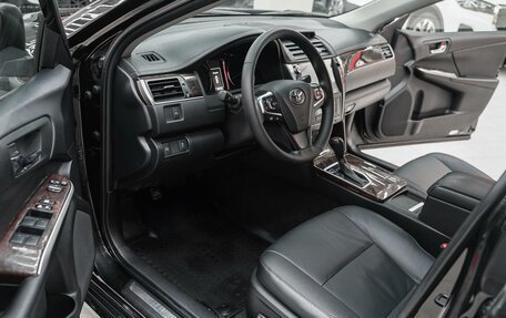 Toyota Camry, 2018 год, 1 950 000 рублей, 6 фотография