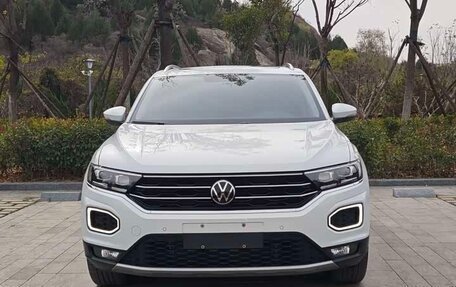 Volkswagen T-Roc I, 2022 год, 2 125 000 рублей, 2 фотография