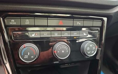 Volkswagen T-Roc I, 2022 год, 2 125 000 рублей, 10 фотография