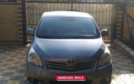 Toyota Verso I, 2012 год, 1 350 000 рублей, 2 фотография