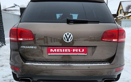 Volkswagen Touareg III, 2011 год, 1 930 000 рублей, 2 фотография