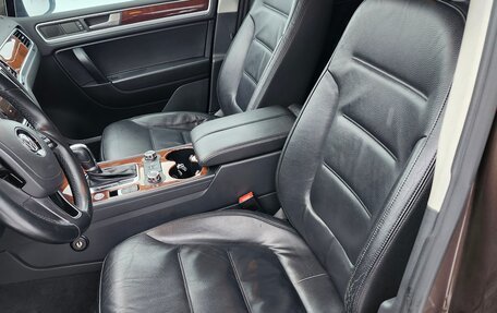 Volkswagen Touareg III, 2011 год, 1 930 000 рублей, 11 фотография