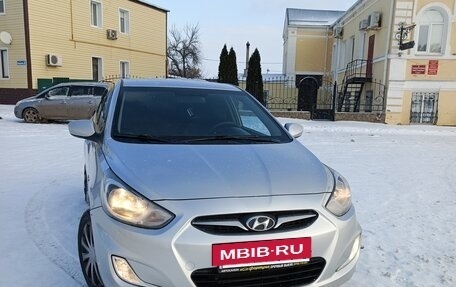 Hyundai Solaris II рестайлинг, 2013 год, 695 000 рублей, 3 фотография
