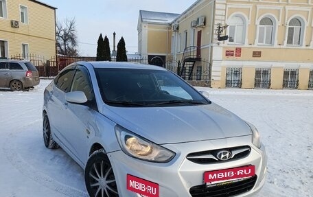 Hyundai Solaris II рестайлинг, 2013 год, 695 000 рублей, 2 фотография