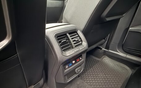 Volkswagen Tiguan II, 2017 год, 2 399 000 рублей, 17 фотография