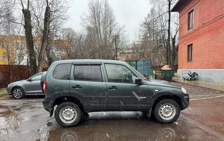 Chevrolet Niva I рестайлинг, 2017 год, 690 000 рублей, 4 фотография