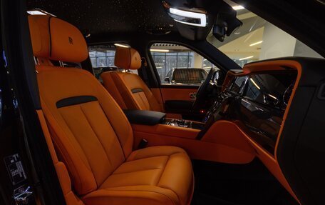 Rolls-Royce Cullinan, 2025 год, 89 900 000 рублей, 13 фотография