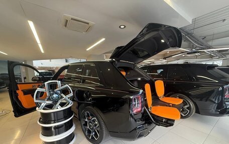 Rolls-Royce Cullinan, 2025 год, 89 900 000 рублей, 24 фотография