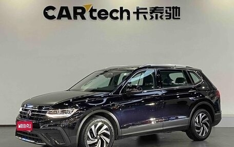Volkswagen Tiguan II, 2023 год, 2 280 000 рублей, 1 фотография