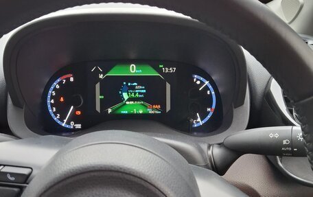 Toyota Yaris Cross, 2021 год, 2 000 000 рублей, 7 фотография