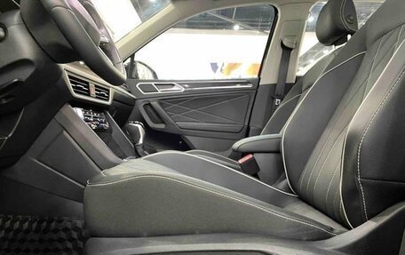 Volkswagen Tiguan II, 2023 год, 2 280 000 рублей, 8 фотография