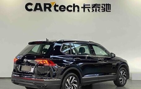 Volkswagen Tiguan II, 2023 год, 2 280 000 рублей, 4 фотография