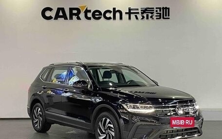 Volkswagen Tiguan II, 2023 год, 2 280 000 рублей, 3 фотография