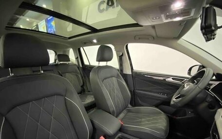 Volkswagen Tiguan II, 2023 год, 2 280 000 рублей, 9 фотография