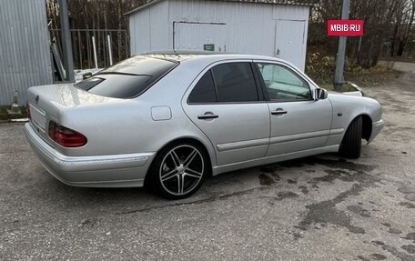 Mercedes-Benz E-Класс, 1998 год, 550 000 рублей, 4 фотография